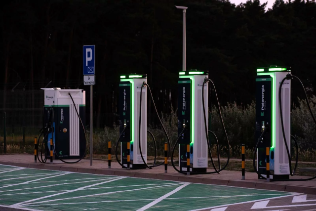 How Airports and Transit Hubs Are Adapting to the Rise of Electric Vehicles