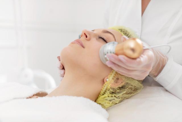 Facial Rejuvenation vs. Traditional Anti-Aging Solutions: What’s the Difference?