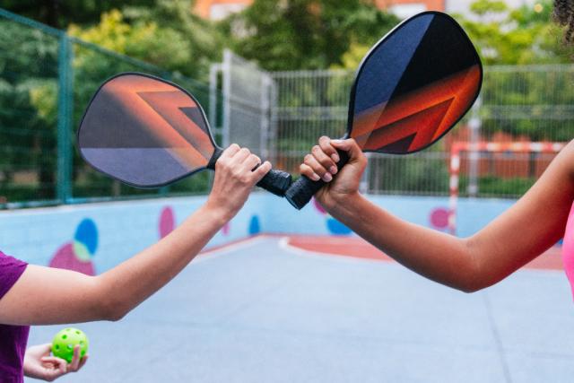 Choosing the Right Pickleball Paddle: A Comprehensive Guide