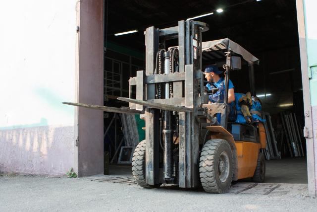 What are the recent Socio-Economic Changes and Developments of the Forklift Truck Industry?