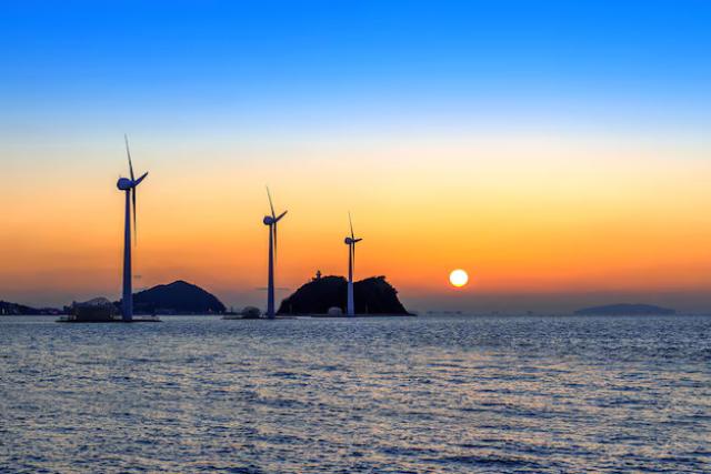 The Role of the Offshore Wind Industry in Achieving Renewable Energy Targets