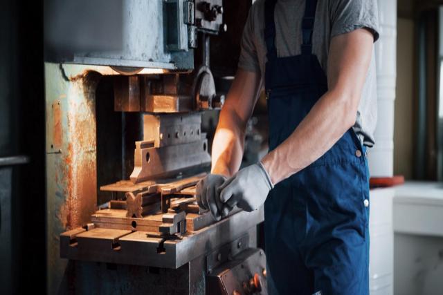 Applications of Forging and Advantages in Manufacturing